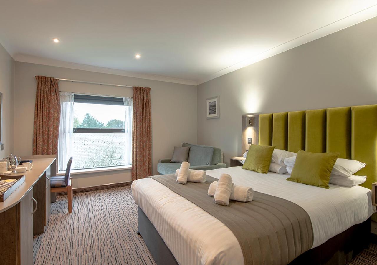 Hogs Back Hotel&Spa Farnham  Exterior foto