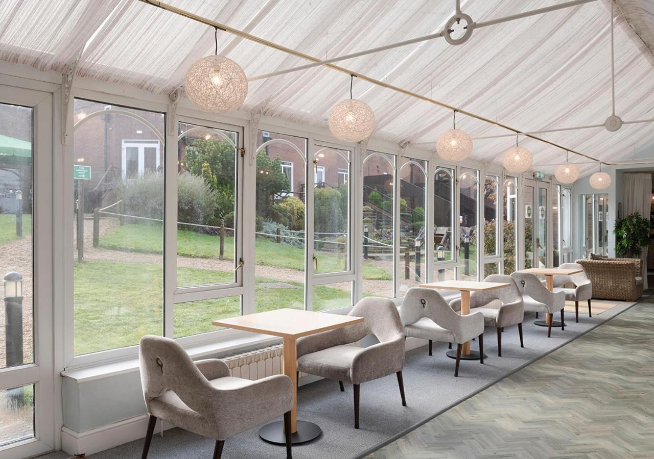 Hogs Back Hotel&Spa Farnham  Exterior foto