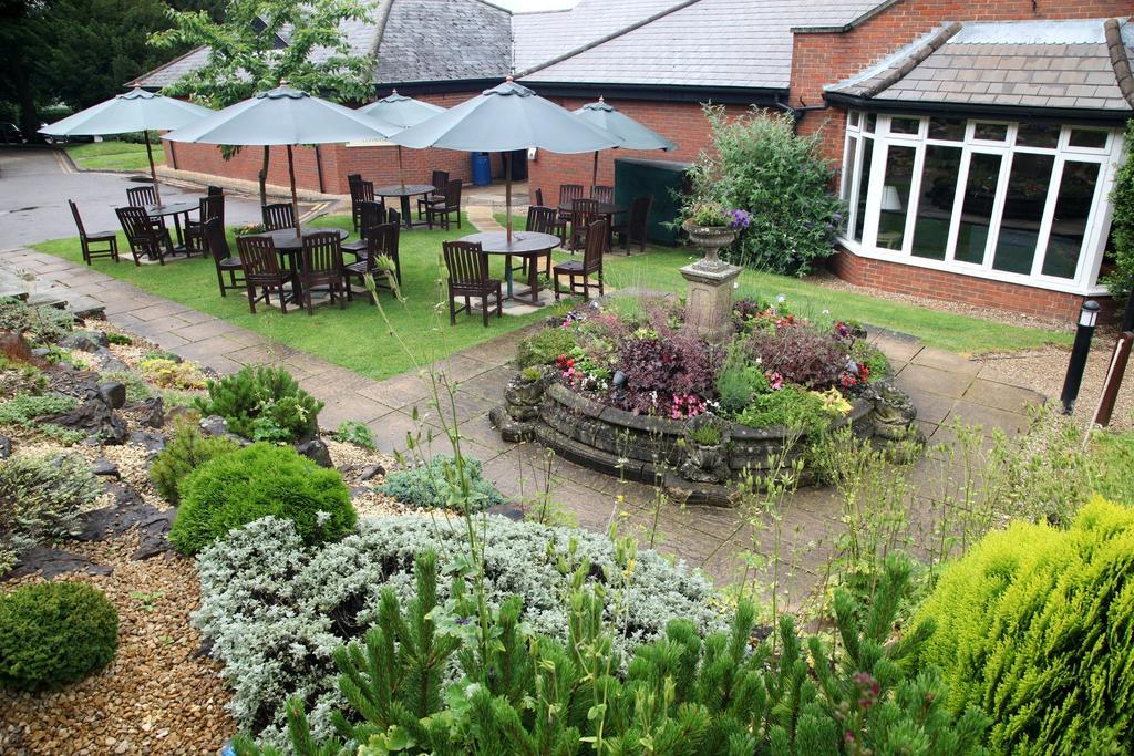 Hogs Back Hotel&Spa Farnham  Exterior foto