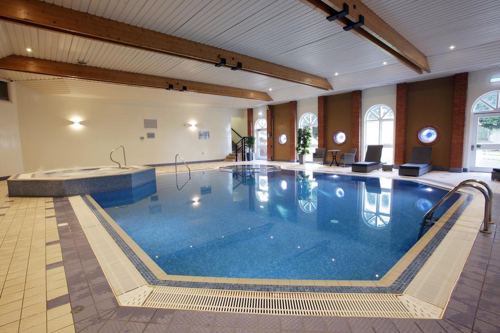 Hogs Back Hotel&Spa Farnham  Exterior foto