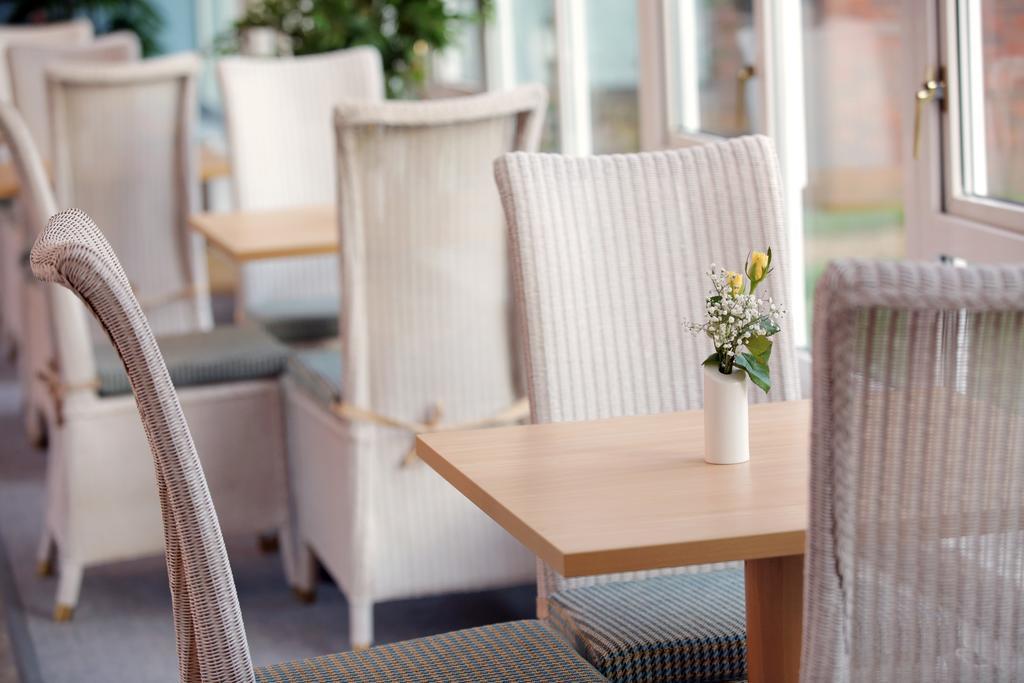 Hogs Back Hotel&Spa Farnham  Exterior foto