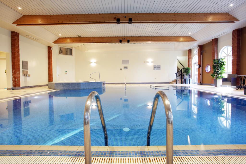 Hogs Back Hotel&Spa Farnham  Exterior foto