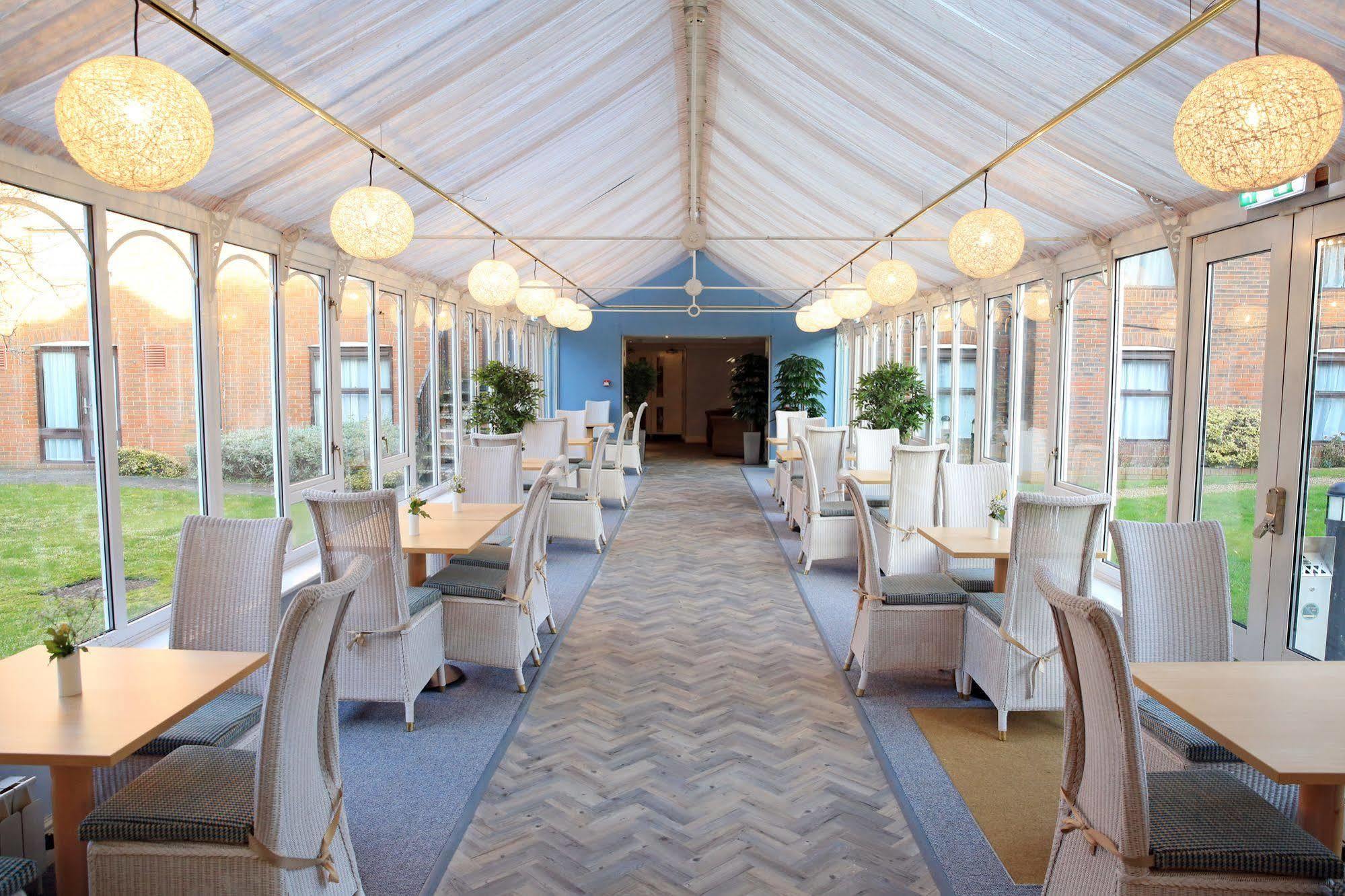 Hogs Back Hotel&Spa Farnham  Exterior foto